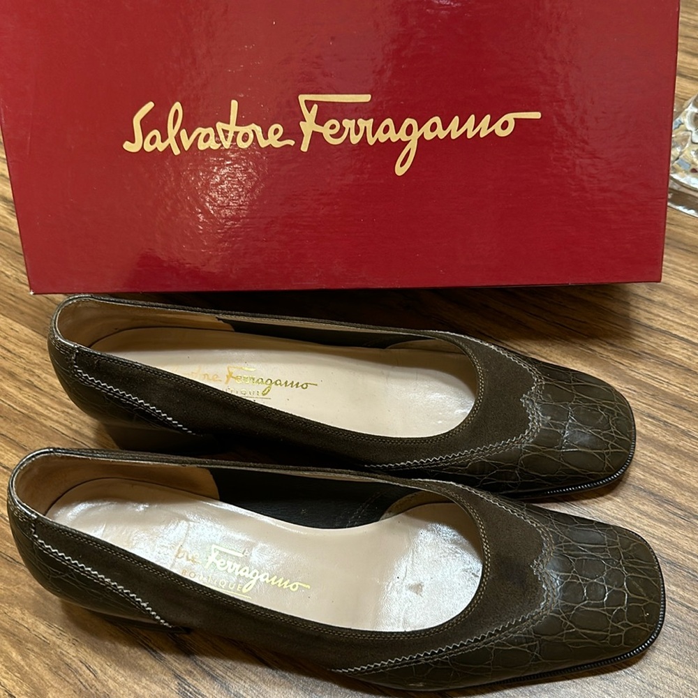 Salvatore Ferragamo Made in Italy Brown Suede/leather-1 1/4” heel, Size 9 1/2C